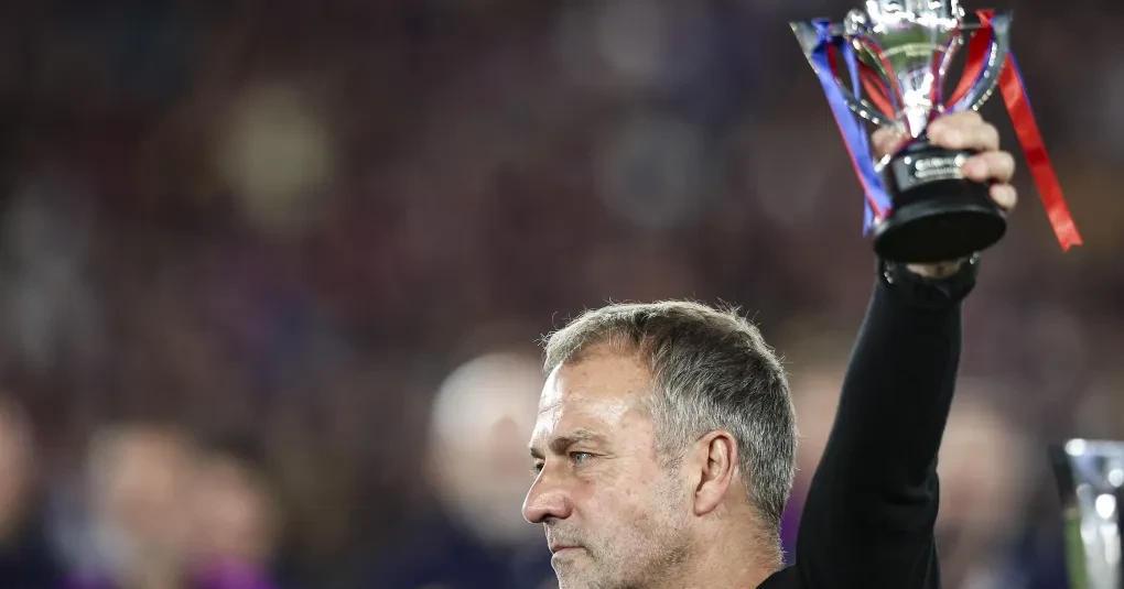 Campeão espanhol, Hansi Flick confirma renovação com Barcelona até 2028 | CNN Brasil