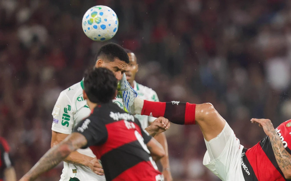 Carrascal chega a três expulsões no ano e é cobrado por torcedores nas redes | Flamengo | O Dia