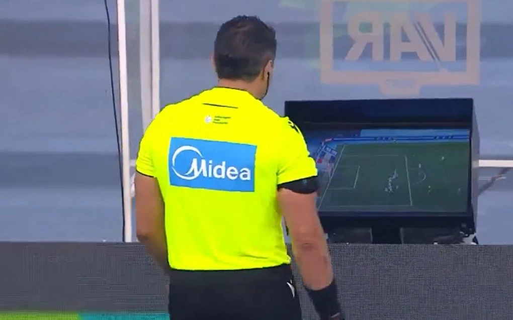 CBF divulga revisão do VAR sobre pênalti anulado a favor do Botafogo