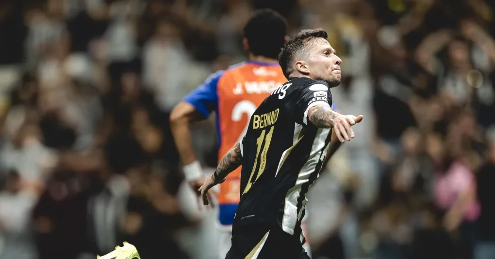 Com Bernard decisivo, Atlético-MG se classifica na Copa Sul-Americana | CNN Brasil