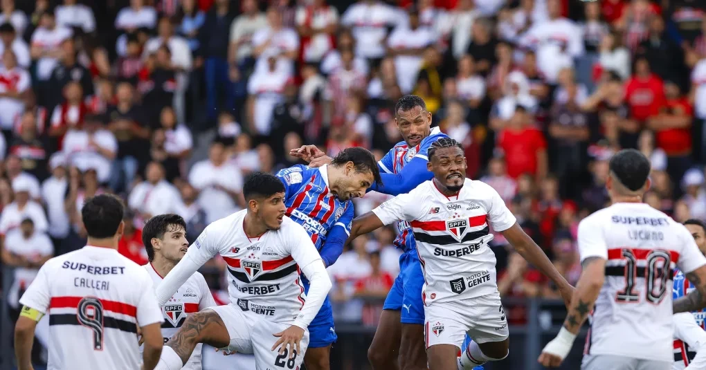 Com falha de Rafael, São Paulo cede empate ao Bahia no último minuto | CNN Brasil