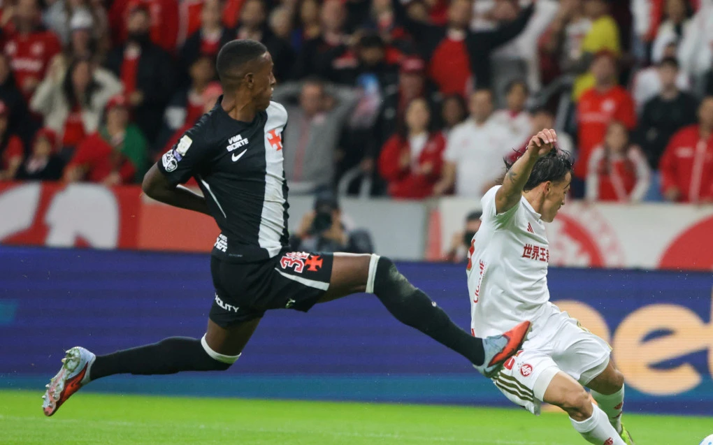 Contra-ataques voltam a ser dor de cabeça para o Vasco contra o Internacional | Vasco | O Dia