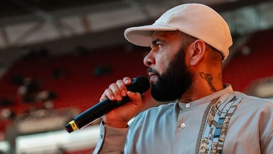Daniel Alves participa de evento religioso para 35 mil pessoas na Espanha | CNN Brasil