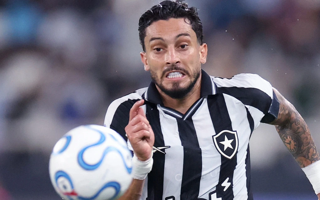 Destaque do Botafogo, Alex Telles ainda sonha com convocação para a Copa | Botafogo | O Dia