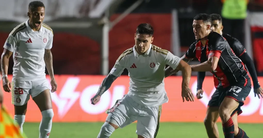 Destaque marca, e Vitória bate Internacional em casa pelo Brasileirão | CNN Brasil