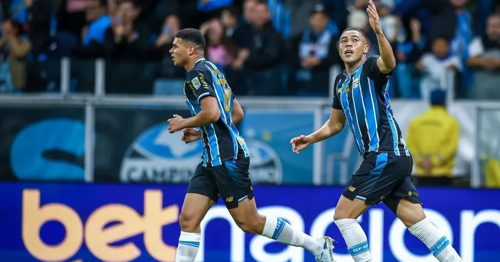 em-jogo-movimentado-grêmio-vence-e-empurra-santos-para-o-z4-do-brasileirão-1