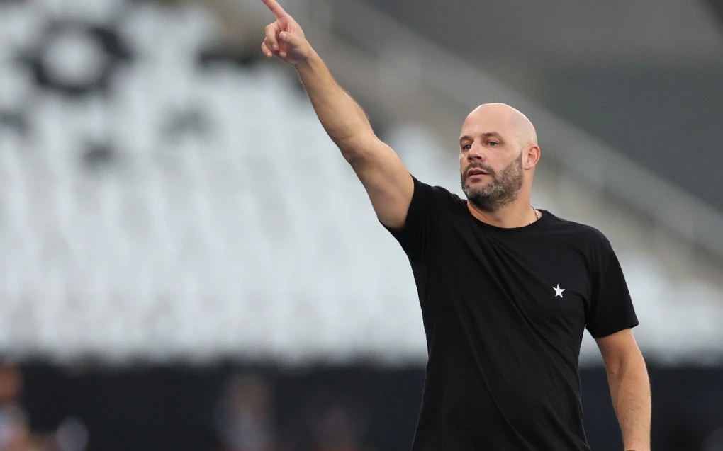 Franclim Carvalho lamenta primeira derrota no Botafogo: 'Tivemos chances de fazer o 2 a 0' | Botafogo | O Dia