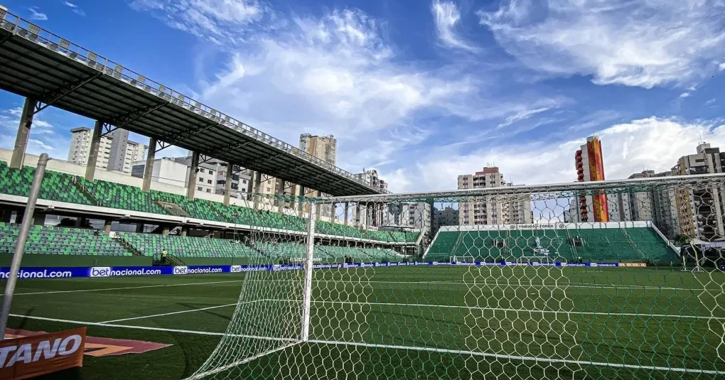 Goiás x Vila Nova: horário, transmissão e ficha técnica do clássico goiano pela Série B