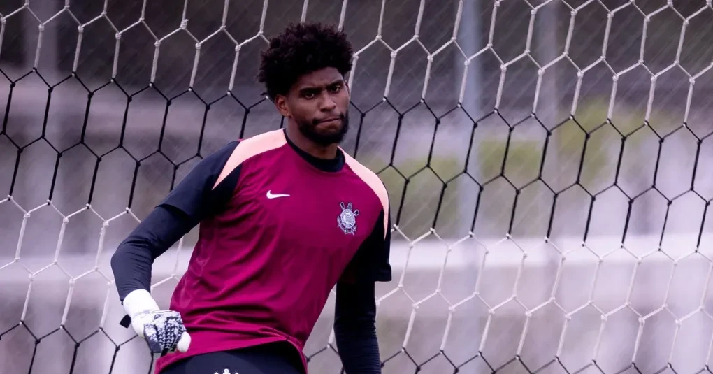 Hugo Souza se manifesta após ficar fora da convocação da Seleção