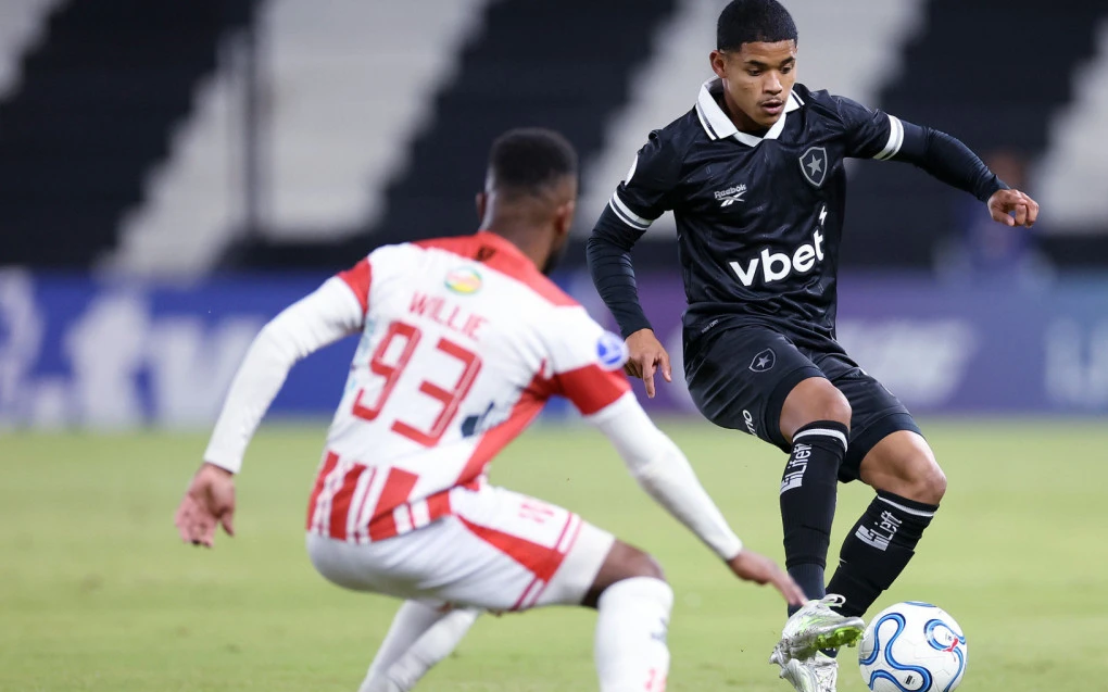Huguinho chega a três jogos seguidos como titular e se consolida no Botafogo | Botafogo | O Dia