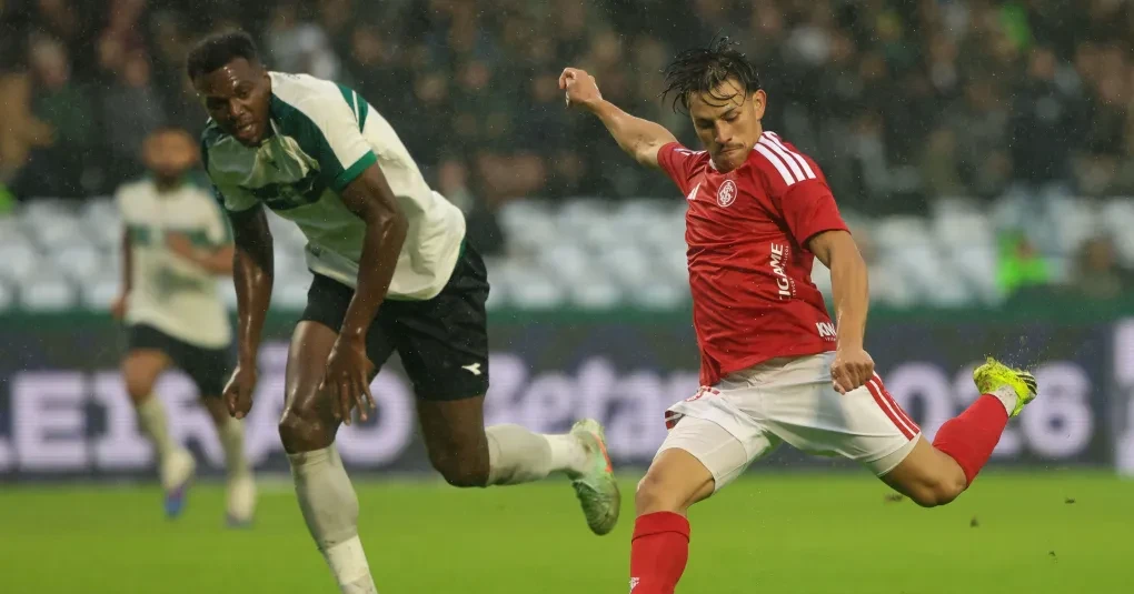 internacional-marca-no-fim-do-jogo-e-busca-empate-contra-o-coritiba-1