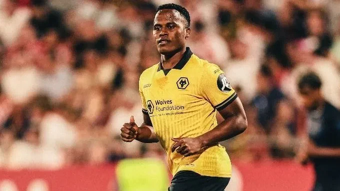 Jogador do Palmeiras é eleito a terceira pior contratação da Premier League | CNN Brasil