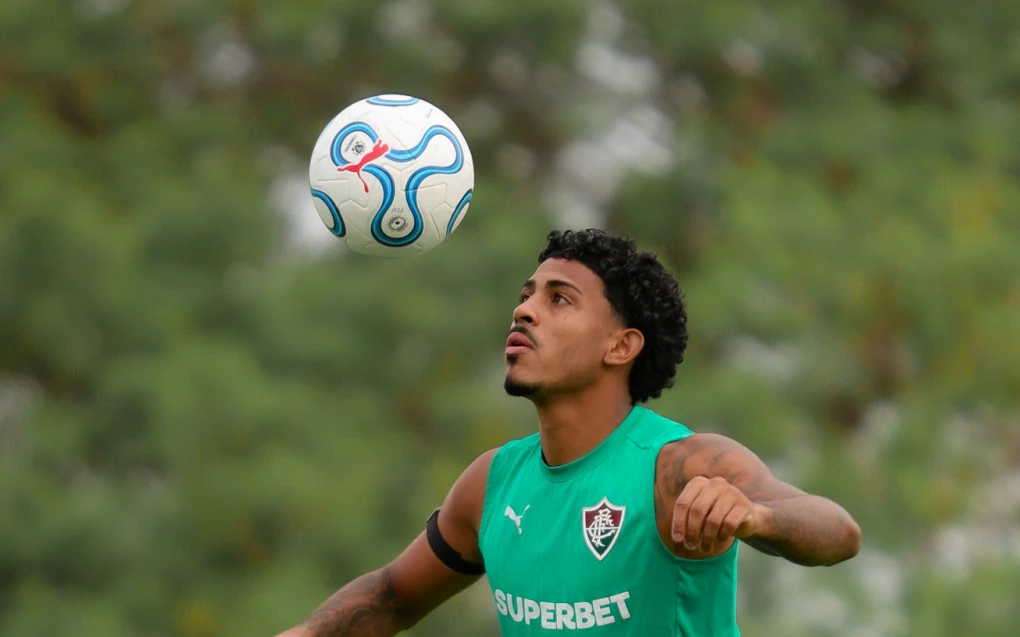 John Kennedy valoriza fase de maturidade no Fluminense: ‘Reflete dentro de campo’