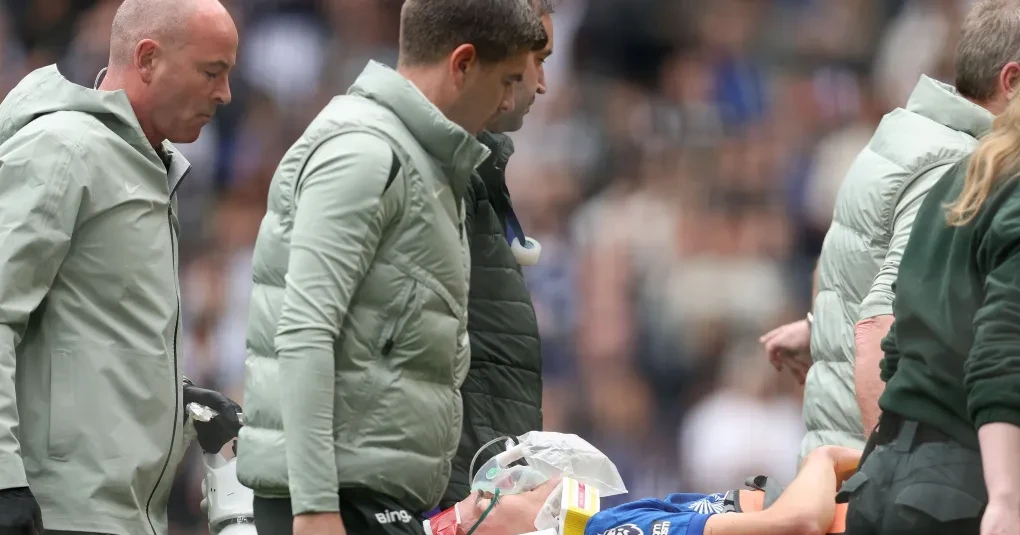 Jovem do Chelsea é hospitalizado após choque de cabeça | CNN Brasil