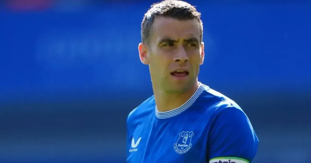 Lateral-direito do Everton anuncia despedida após 17 anos no clube | CNN Brasil