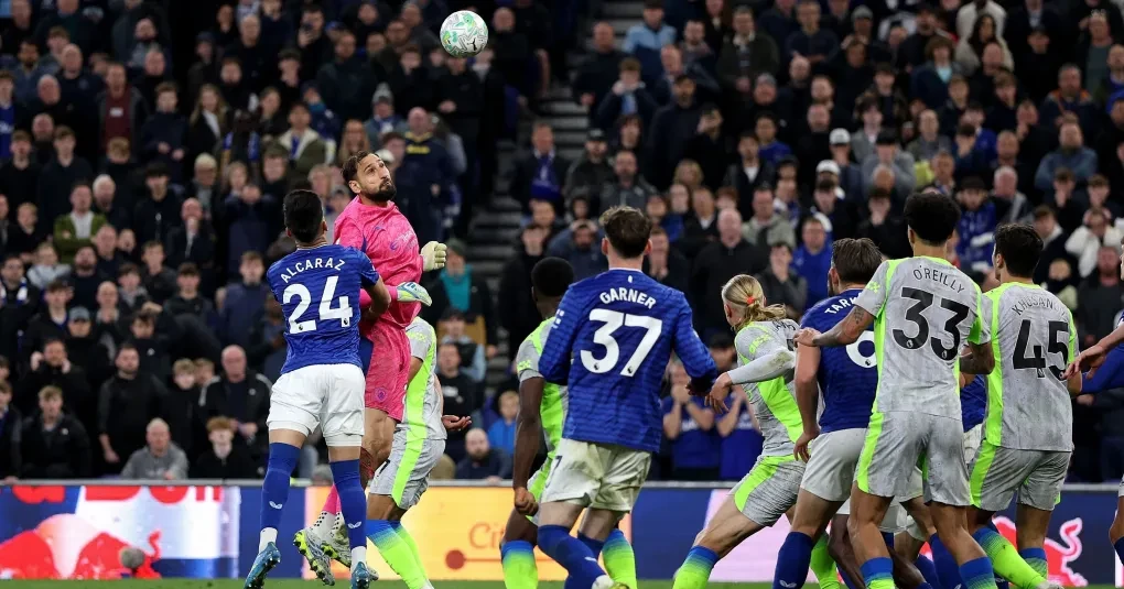 Manchester City denuncia ataques racistas, e torcedor do Everton é preso | CNN Brasil
