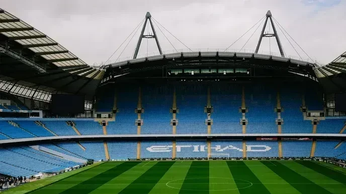 Manchester City homenageará Guardiola com estátua e nome em setor do estádio | CNN Brasil