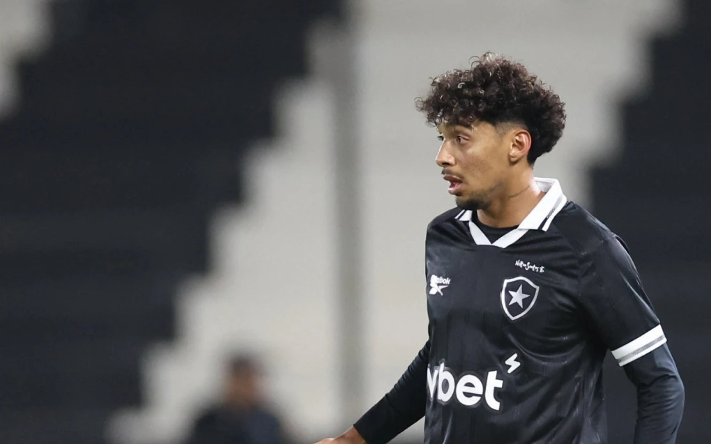 Medina elogia triunfo do Botafogo e lamenta desperdício: ‘Faltou converter mais’