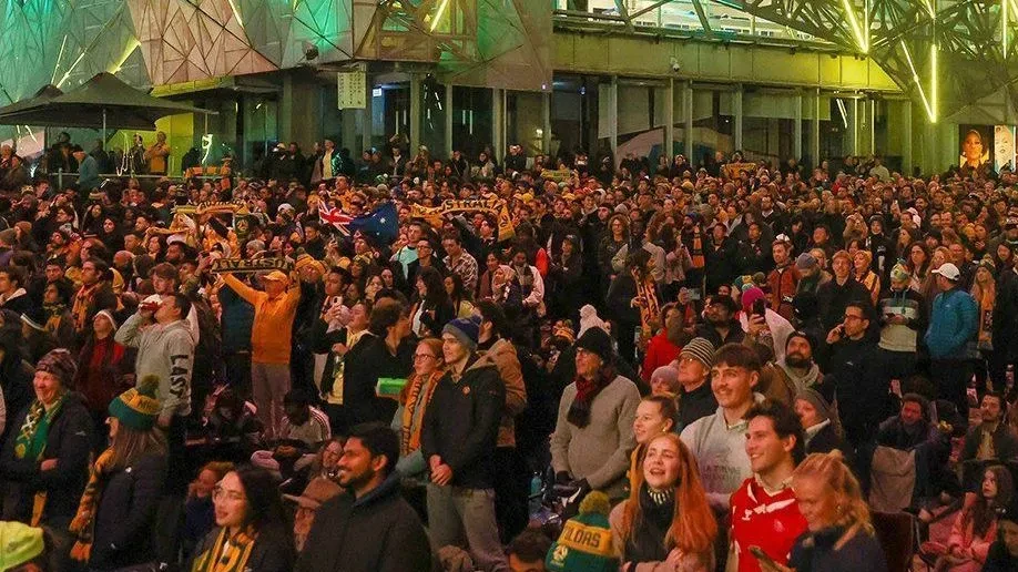 Melbourne cancela telão de exibição da Copa após confusão entre torcedores | CNN Brasil