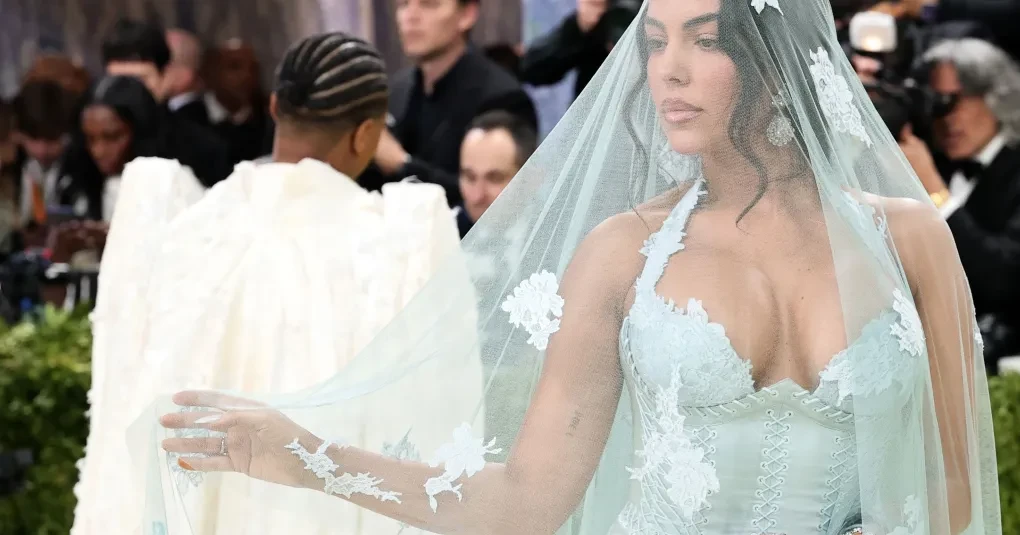 Met Gala: Noiva de Cristiano Ronaldo usa terço avaliado em R$ 40 milhões | CNN Brasil
