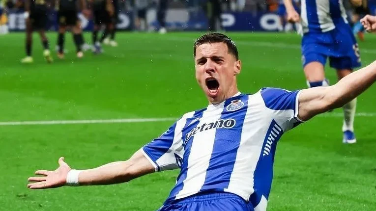 Polonês decide, Porto vence Alverca em casa e é campeão português | CNN Brasil