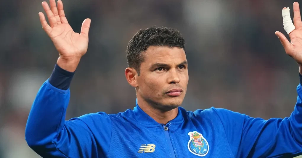 Porto se despede de Thiago Silva após cinco meses e título português | CNN Brasil