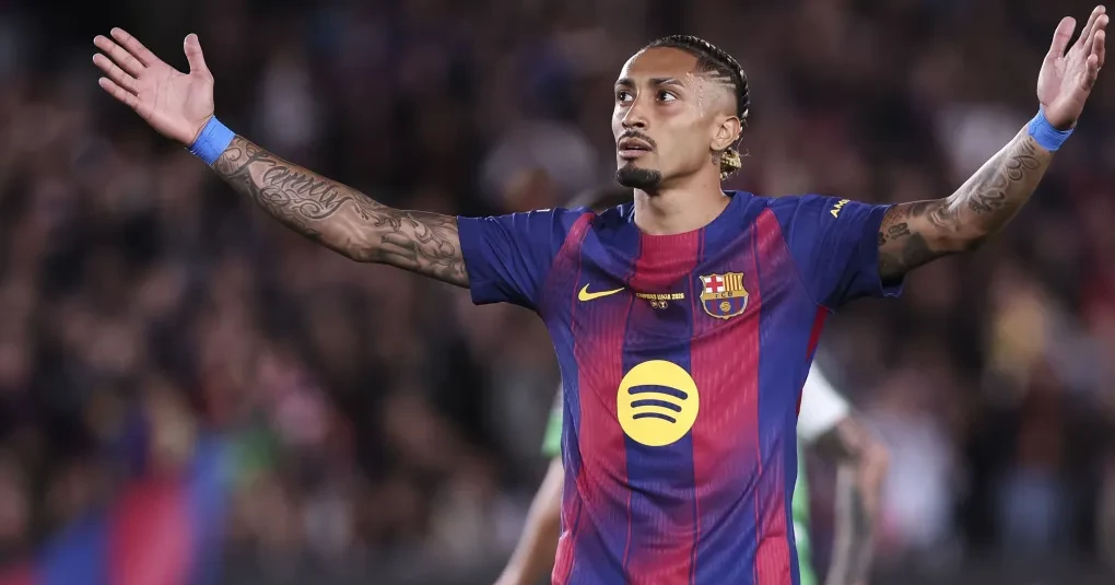 Raphinha brilha, e Barcelona vence Betis na despedida de Lewandowski | CNN Brasil