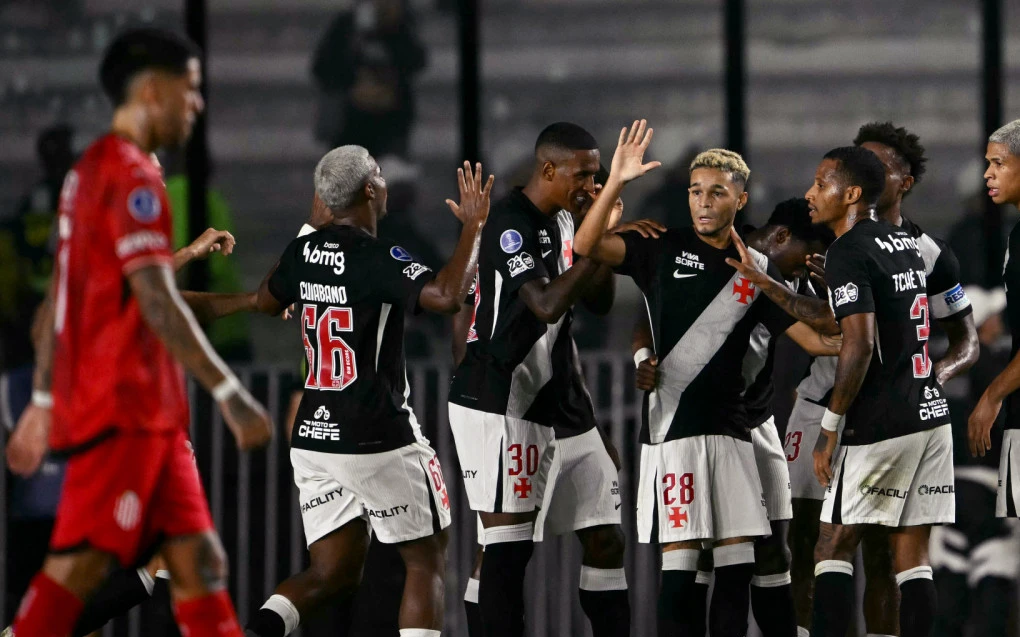 Vasco derrota o Barracas, classifica em segundo e irá encarar play-offs da Sul-Americana | Vasco | O Dia