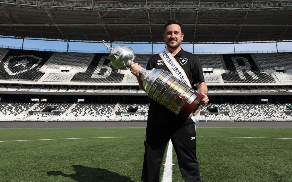 Vasco negocia com Raphael Rezende, que deixou o Botafogo em fevereiro | Vasco | O Dia