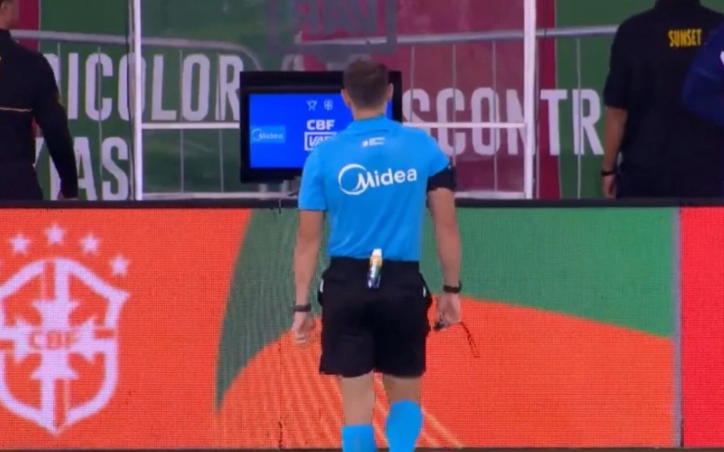 Veja como foram as revisões em lances com intervenção do VAR em jogo do Fluminense | Fluminense | O Dia