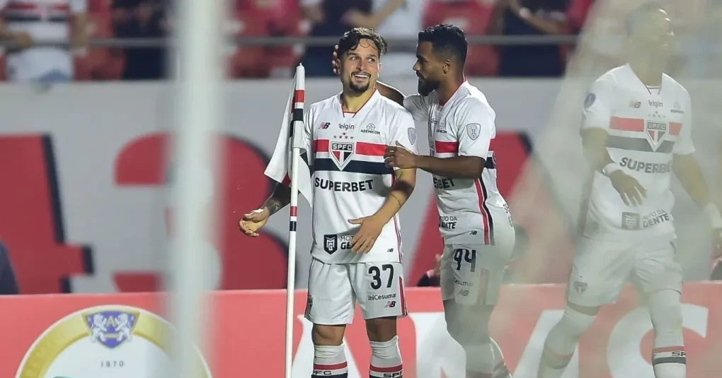 Veja os gols que garantiram o São Paulo nas oitavas da Sul-Americana | CNN Brasil