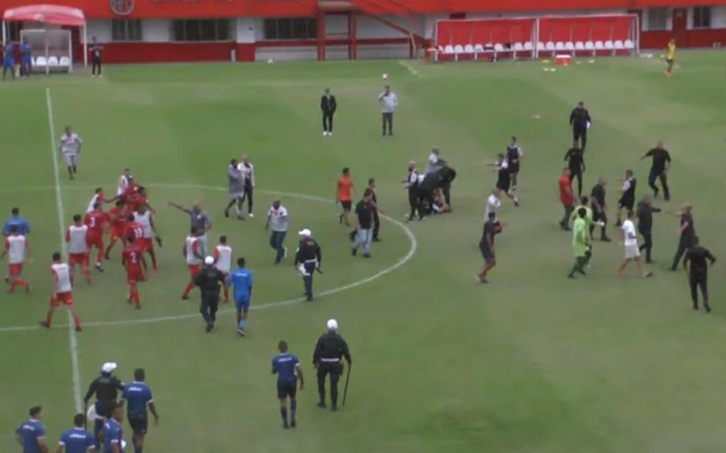 Vídeo: Vasco é campeão no sub-20 em jogo marcado por briga generalizada no fim | Vasco | O Dia