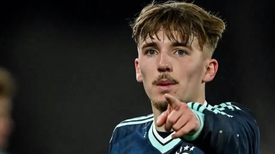 Lennart Karl em treino com o Bayern de Munique antes da lesão
