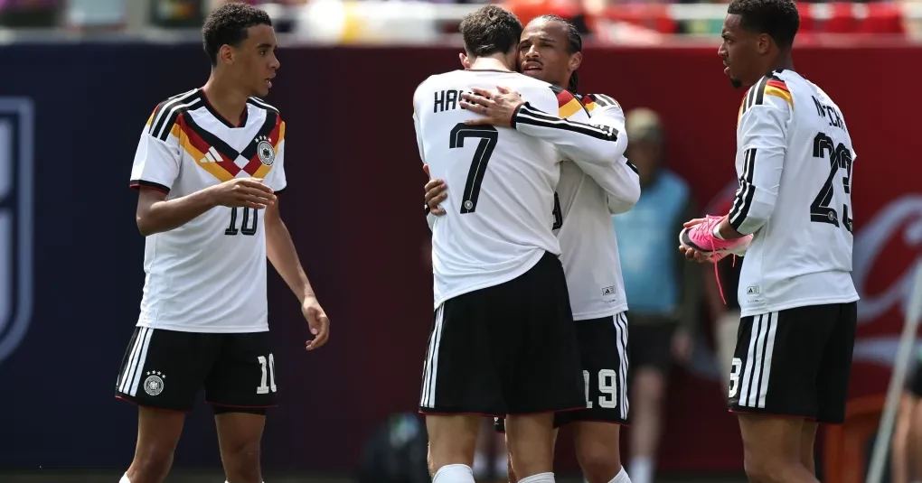 Jogadores da seleção alemã em treino aberto no gramado da Wake Forest em Winston-Salem
