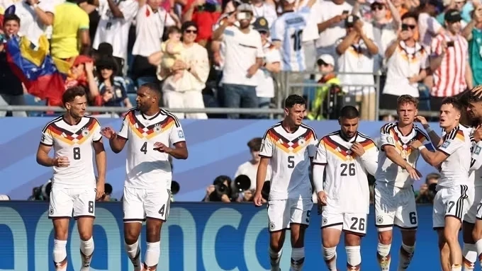 Jogadores da seleção alemã na comemoração e frustração após eliminação nos pênaltis