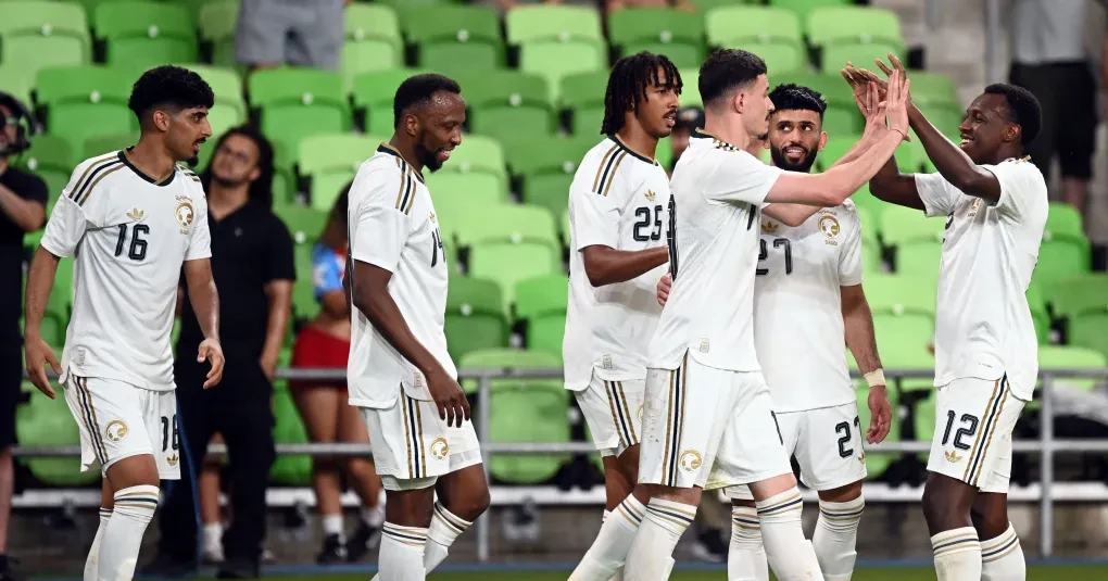 Jogadores da seleção da Arábia Saudita comemoram gol durante amistoso contra Porto Rico