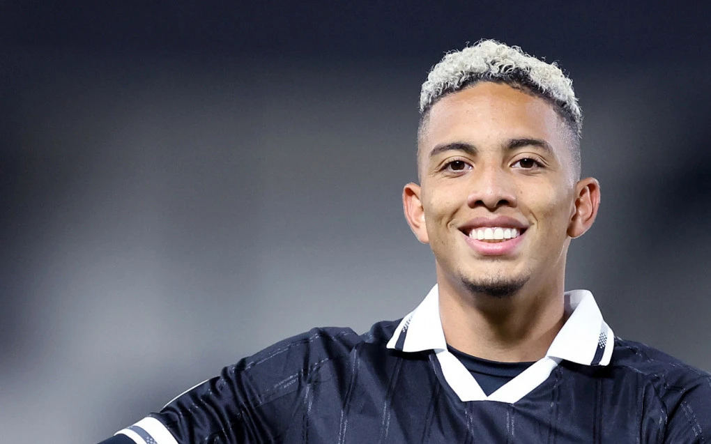 Jordan Barrera em apresentação pelo Botafogo no estádio Nilton Santos