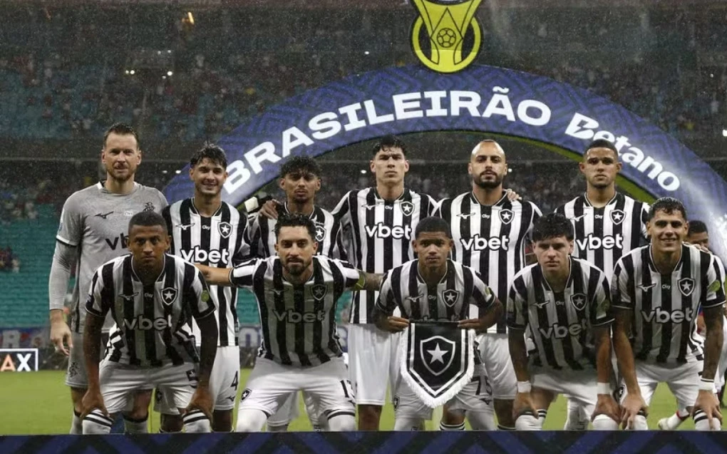 Jogadores do Botafogo treinaram no Estádio Nilton Santos antes da viagem à Rússia