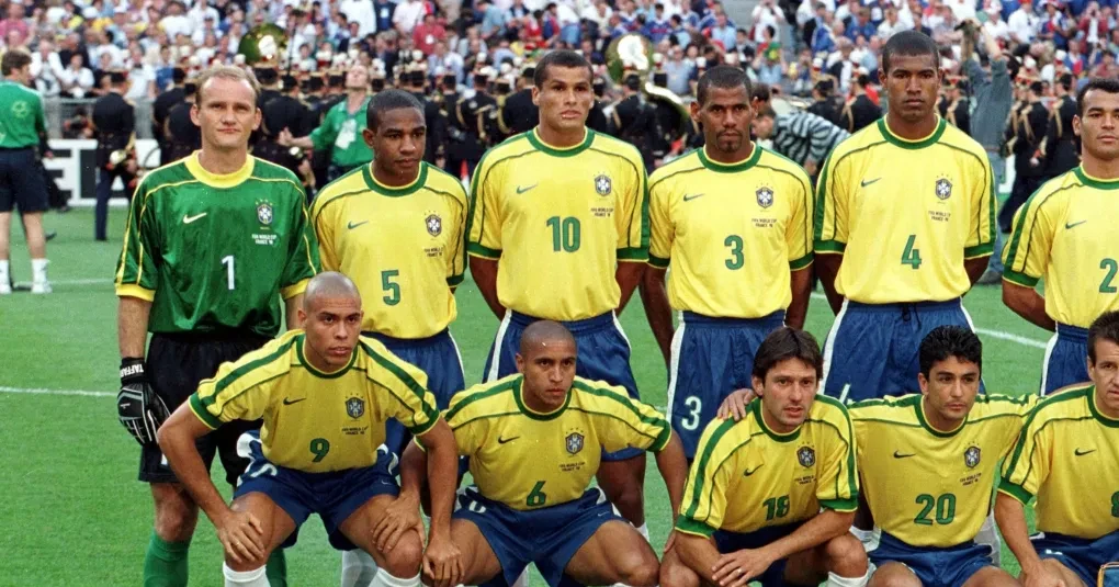 Torcida brasileira e escocesa em estádio americano antes de partida entre Brasil e Escócia