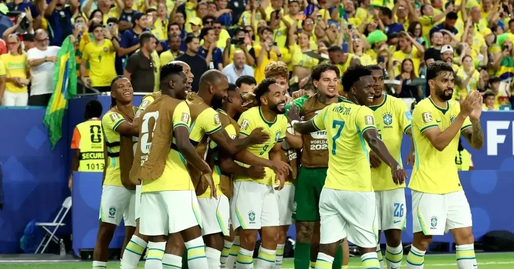 Jogadores da seleção brasileira em aquecimento no estádio antes da partida