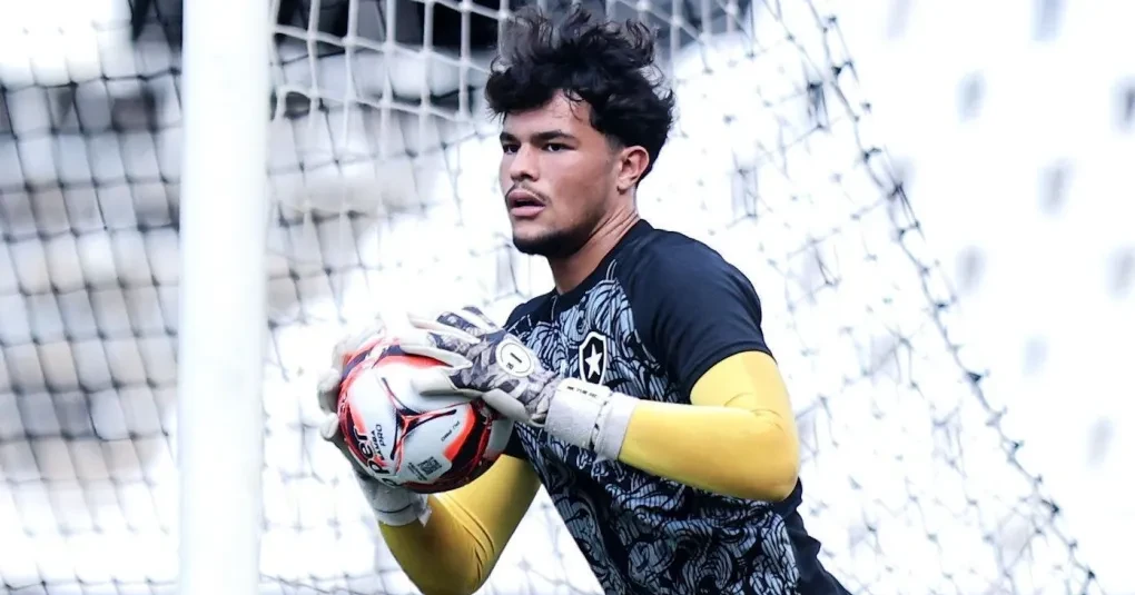 Bruninho Samudio pega pênalti e garante empate do Botafogo no Brasileirão Sub-17