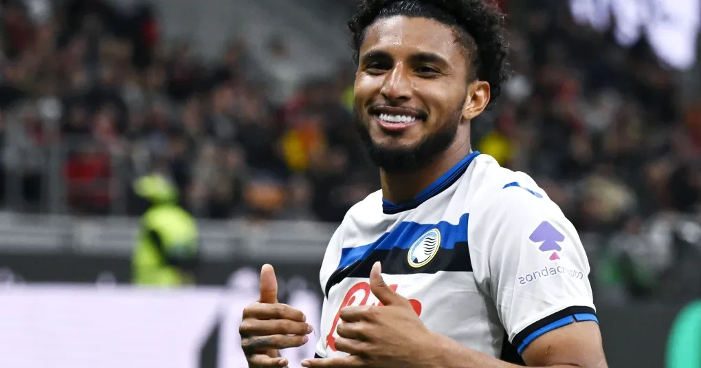 Éderson em ação com a camisa da Atalanta durante partida europeia
