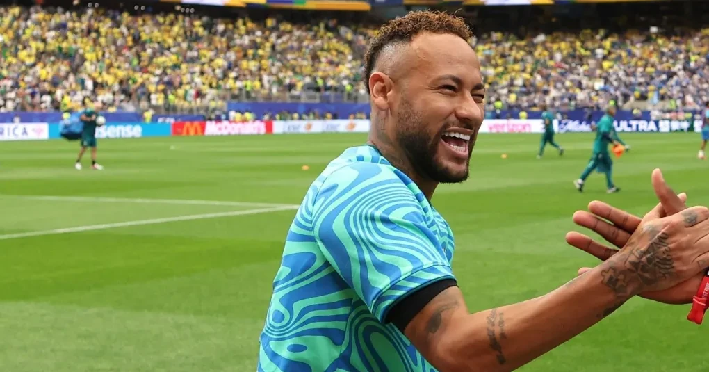 Neymar em contracapa comemorando nas redes sociais após classificação do Brasil