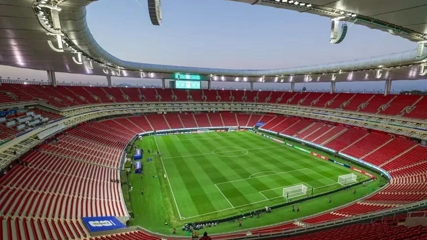 Jogadores da Coreia do Sul e da Tchéquia em aquecimento no Estádio Guadalajara antes da partida