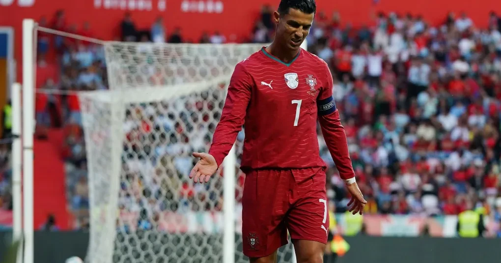 Cristiano Ronaldo em ação pelo Portugal durante amistoso em Leiria