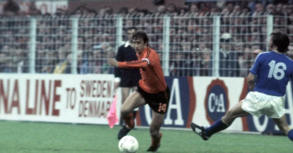 Visão geral das seleções da Holanda e Suécia no estádio antes do confronto