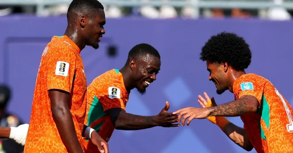 Jogadores da seleção da Costa do Marfim comemorando gol no Lincoln Financial Field, Philadelphia