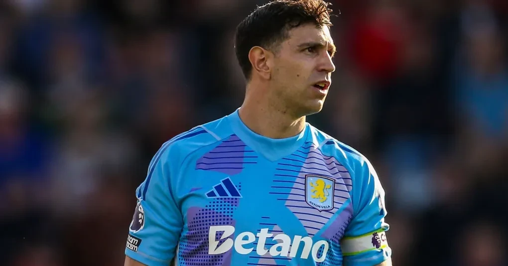 Emiliano Martínez se recupera de fratura e deve ser titular da Argentina na estreia