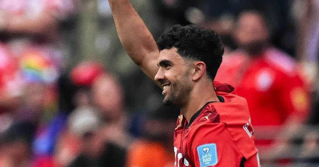 Jogadores do Egito e do Irã disputam lance durante a partida em Seattle