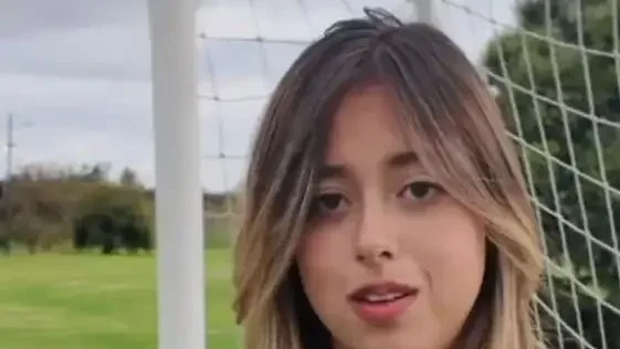 Antonella Petro acompanhando o embarque da delegação colombiana para a Copa do Mundo